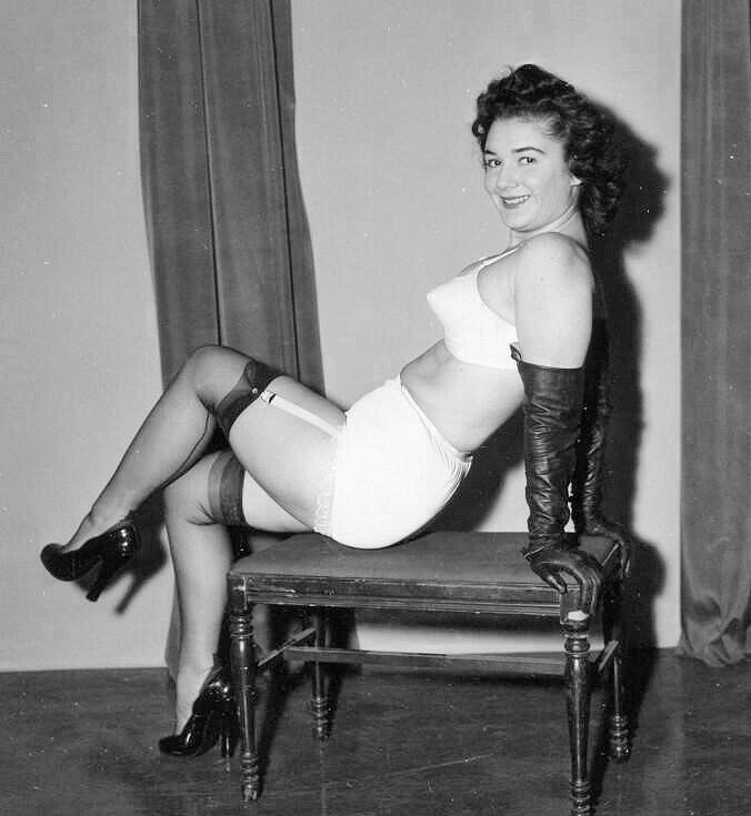 Vintage Photo 8.5x11   #24973 Lovely Burlesque Stripper Lynne Carter