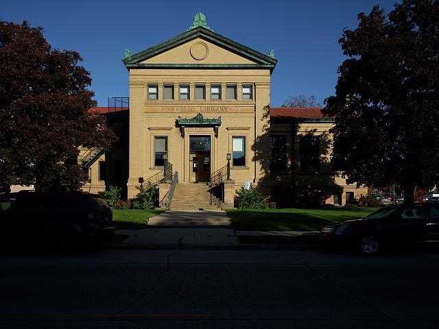 Photo:The public library in Owatonna, Minnesota