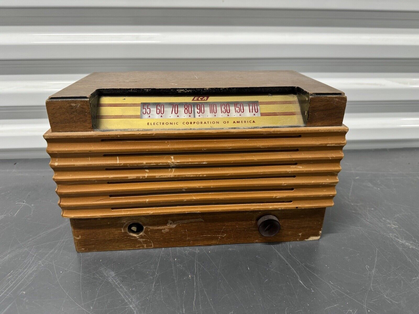 ECA 201 (1947) (wood tube table radio) 