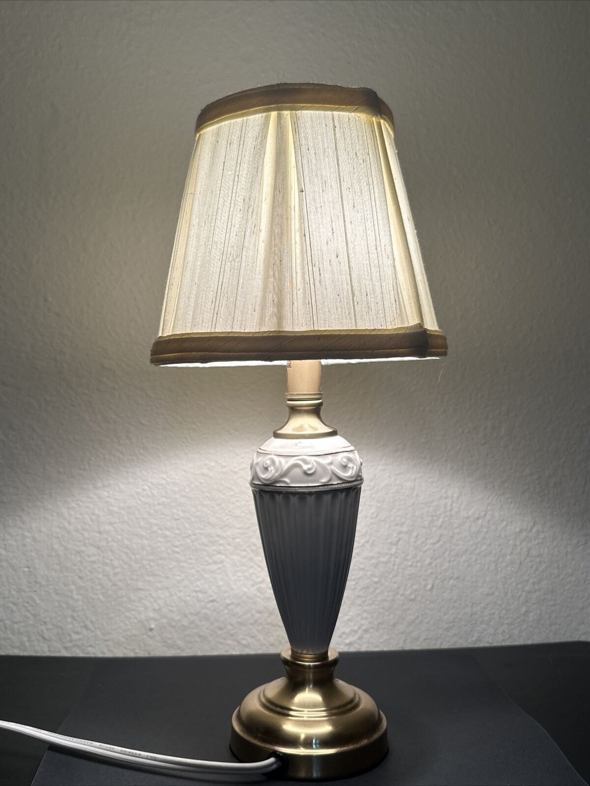 Vintage 16” Lenox Quoizel Lamp With Original Shade