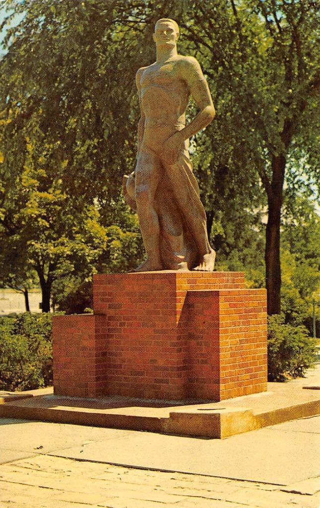 MI, East Lansing   MICHIGAN STATE UNIVERSITY~Spartan Statue  Chrome Postcard