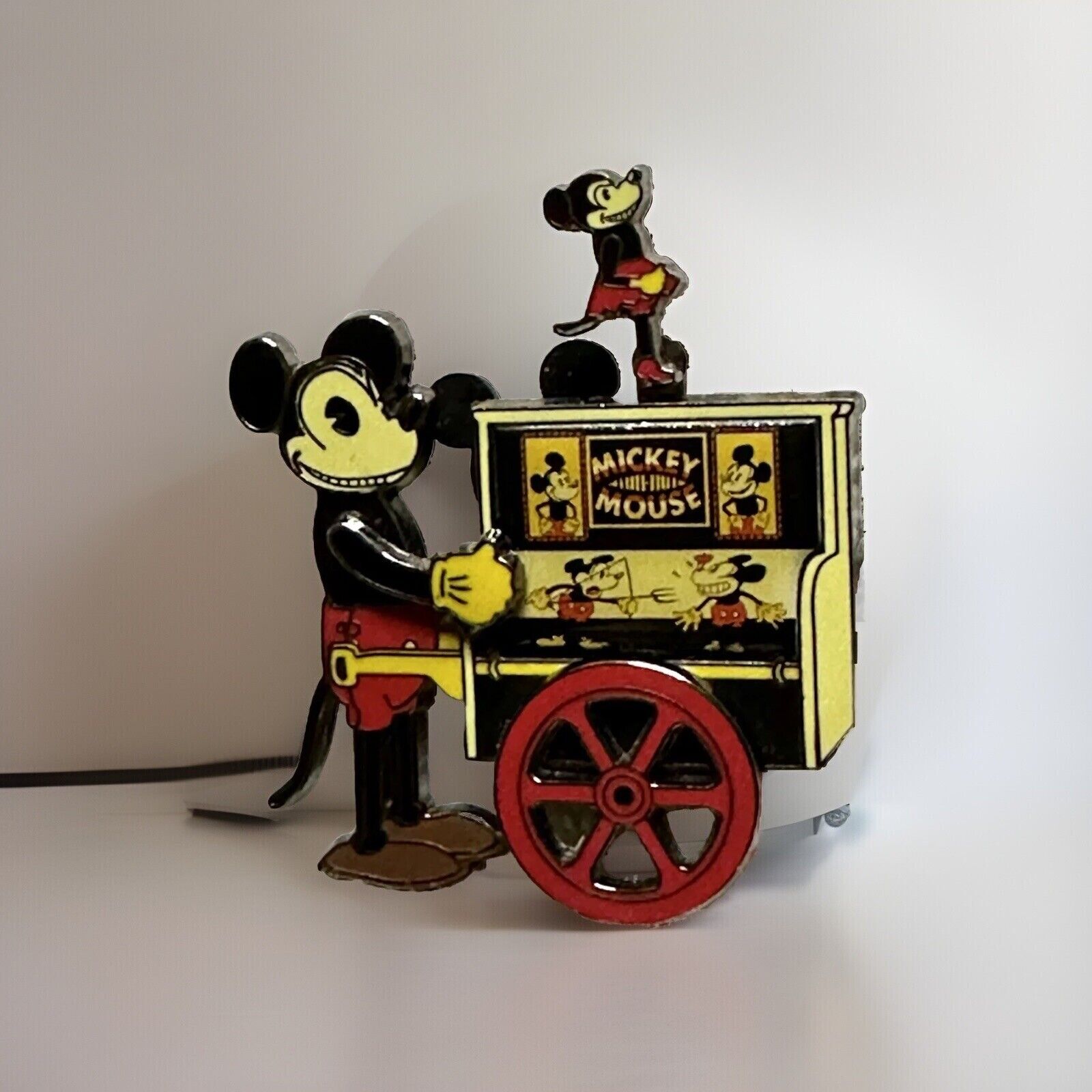 👉🏼Extremely Rare & Vintage Mickey Mouse “Organ Grinder” W/ Minnie LE Pin.