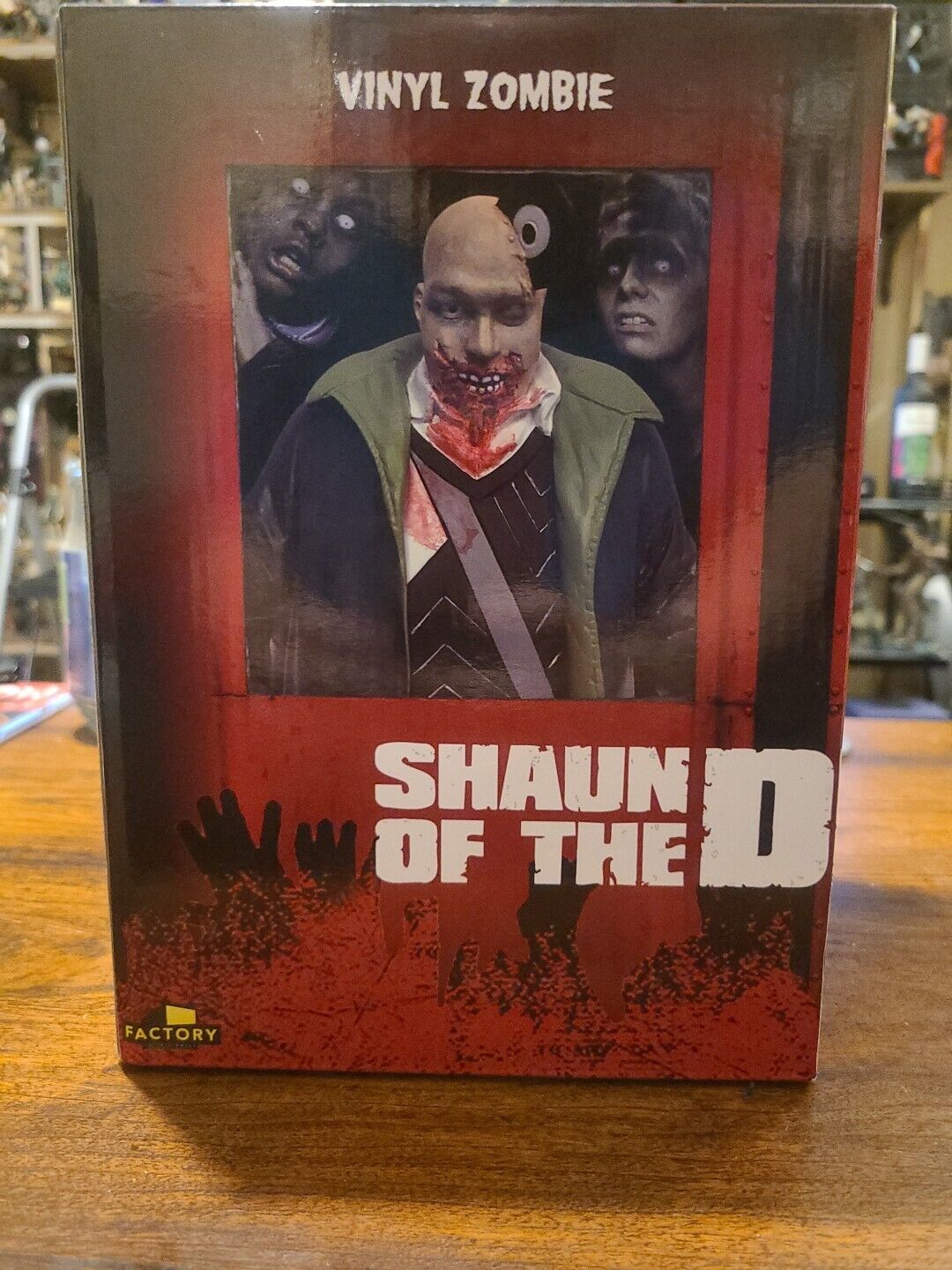 Shaun of The Dead Factory Entertainment Vinyl Zombie. Premium Motion  Statue.