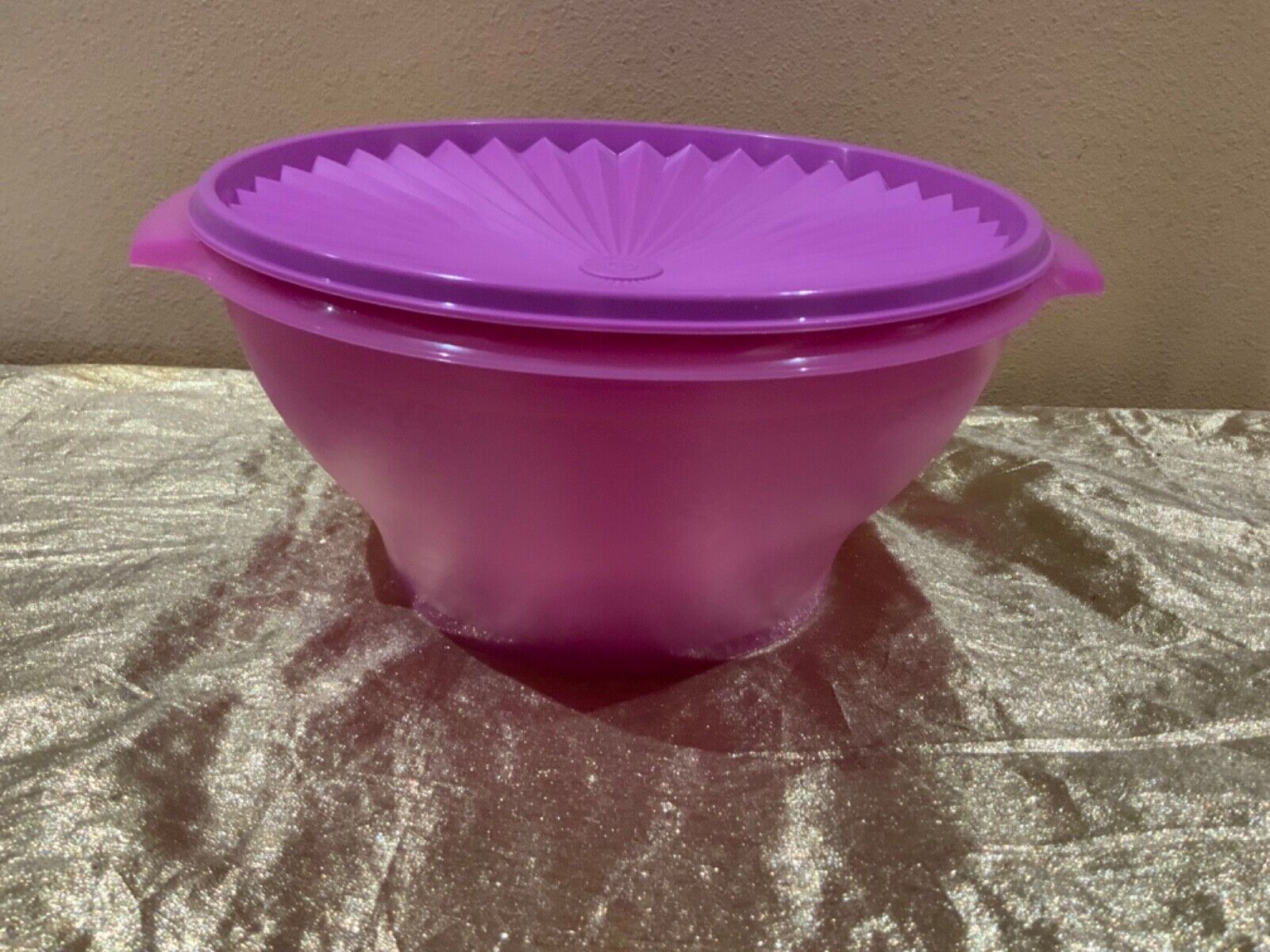 Tupperware New Beautiful Color Large Press and Seal Bowl 4.3L in Purple Shades 