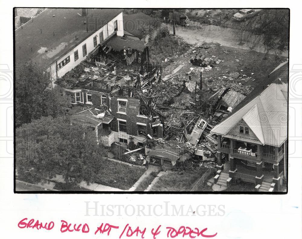 1989 Press Photo Demolished Apartment Detroit Blight - dfpb86263