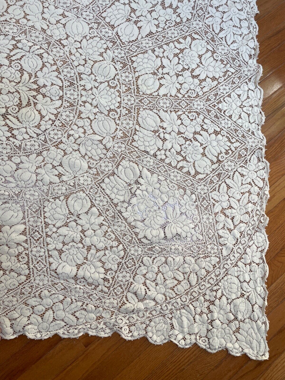 Unique Pattern Quaker Lace Ecru Ivory Tablecloth ~55 x 82\