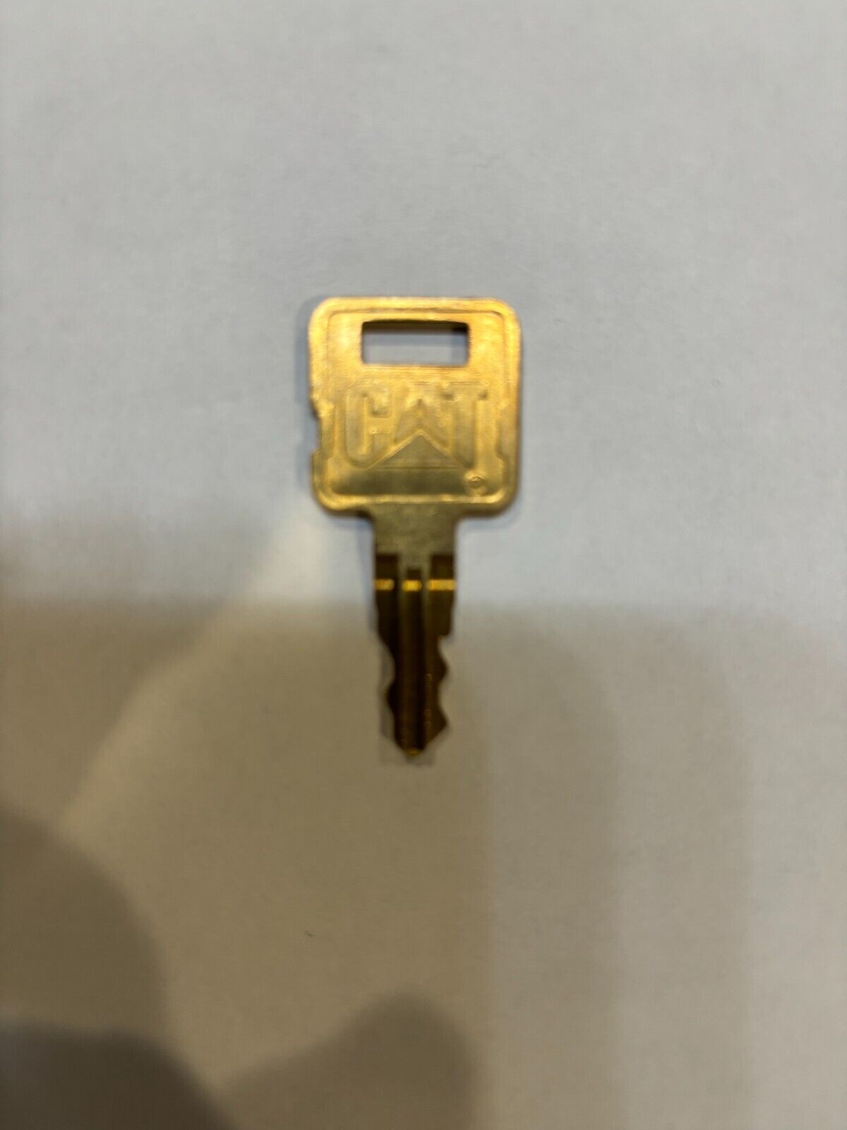 Cat Caterpillar Vintage Brass Key 5P8500