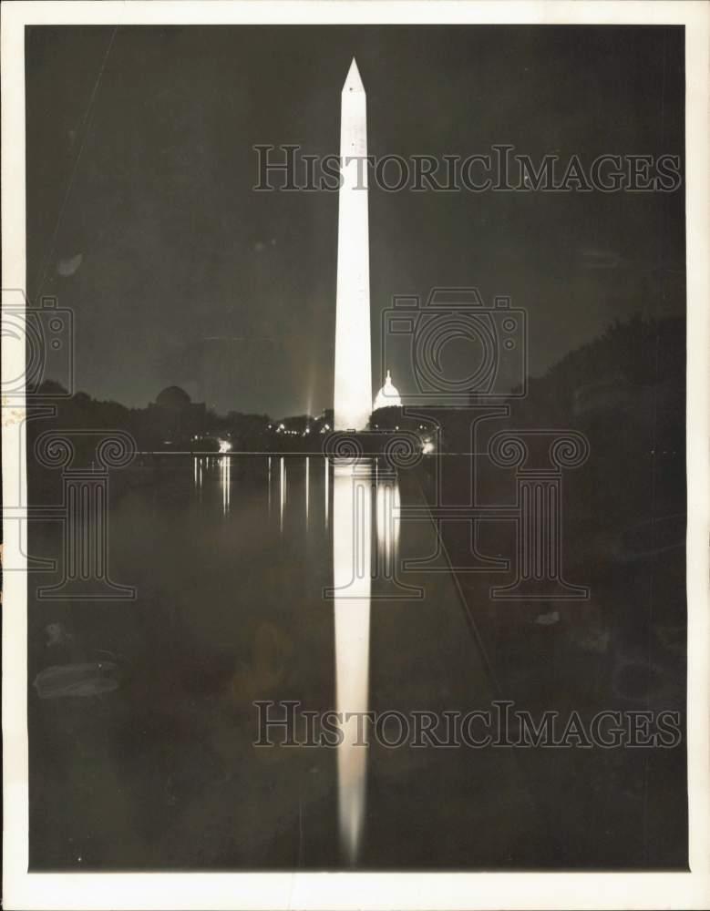 1936 Press Photo Washington Monument & Capitol Dome\'s night reflection in pool
