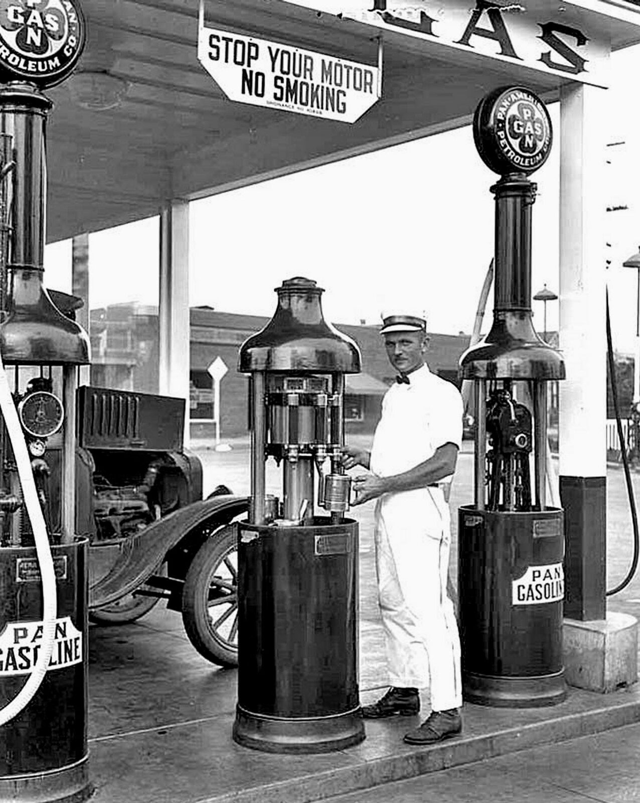 1920s PAN AMERICAN Gas Station & Attendant 8.5 x 11 PHOTO