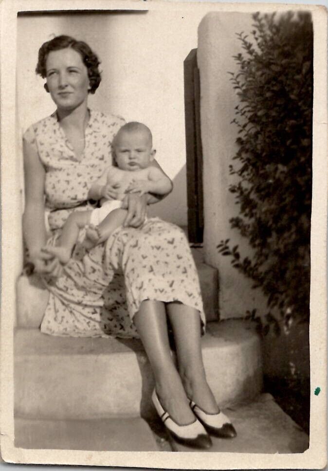 Beautiful Big Breast Bodacious Tatas Mother Holding Baby 1940s Vintage Photo