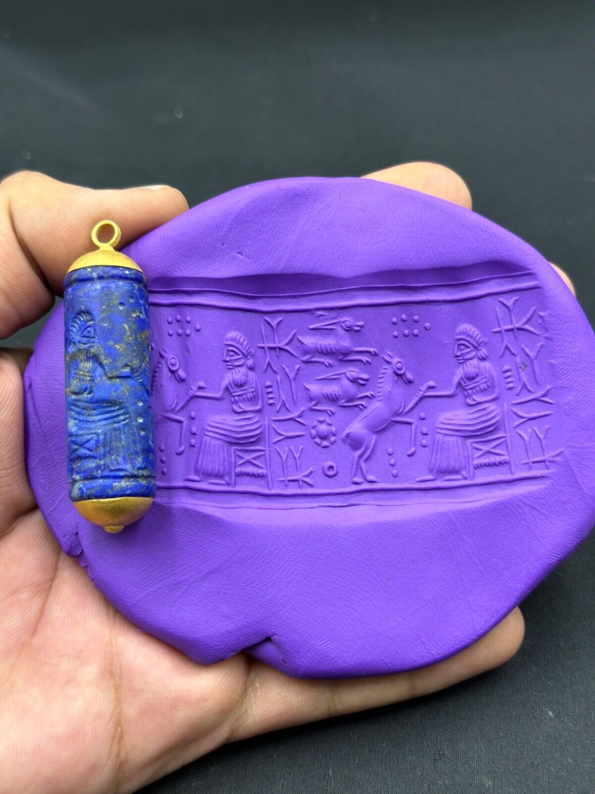 Sumerian Rare Old lapis lazuli Cylinders seal stamp pendent king with animal