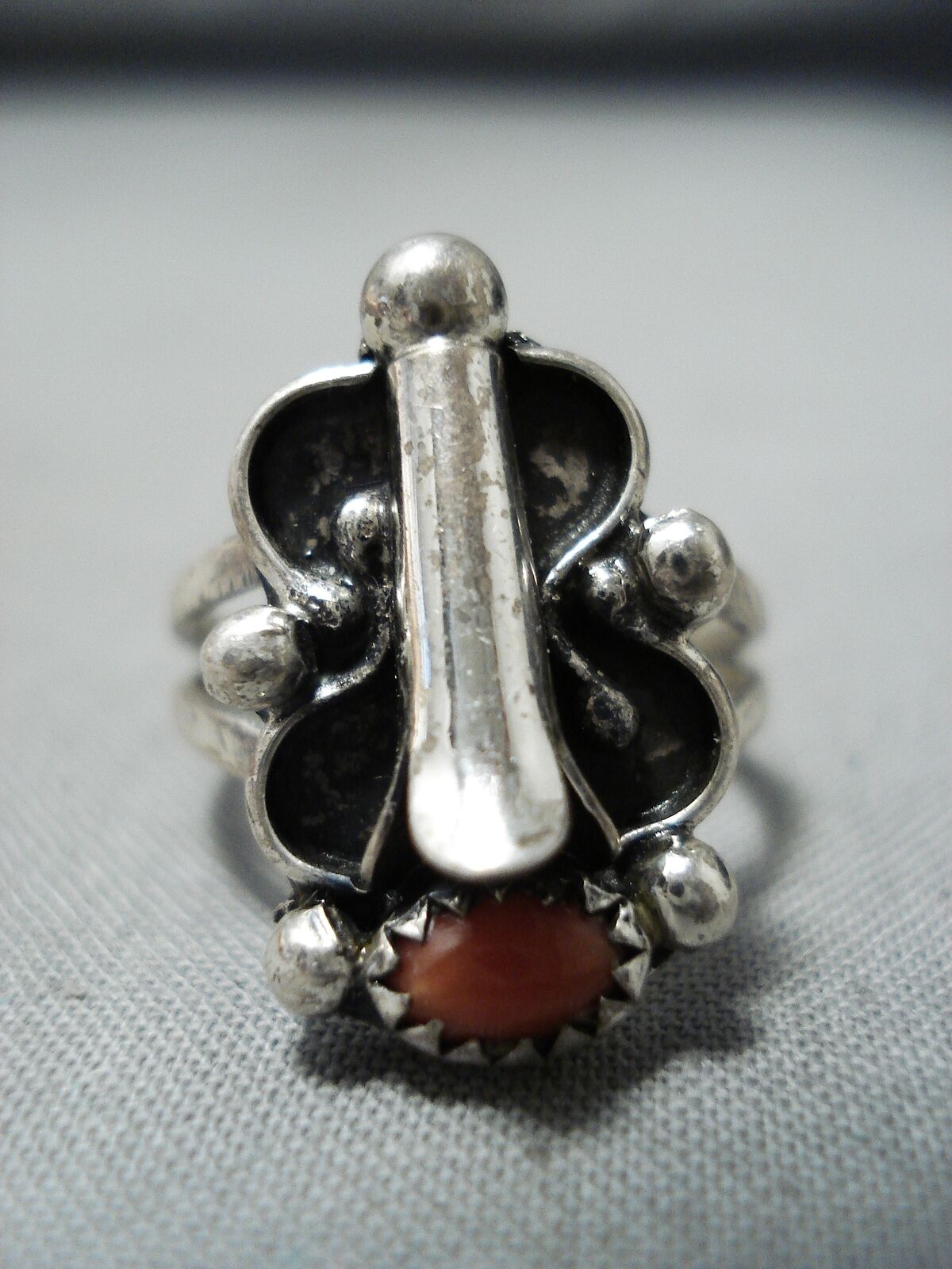 WHIMSICAL VINTAGE NAVAJO NATIVE AMERICAN CORAL STERLING SILVER RING OLD