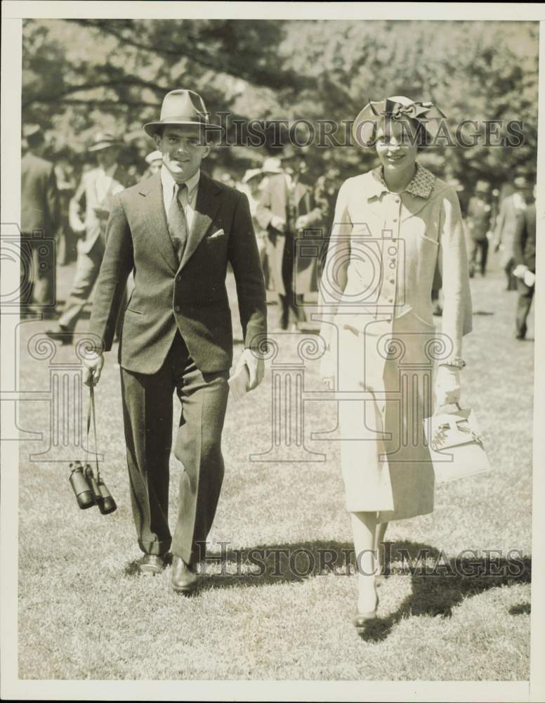 1935 Press Photo Mr. & Mrs. George Bostwick at Belmont Park, Long Island, NY