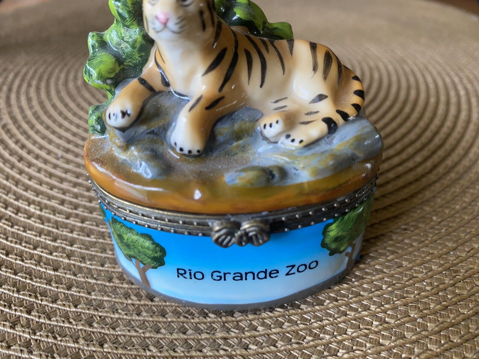 Ceramic/porcelain trinket box with a tiger