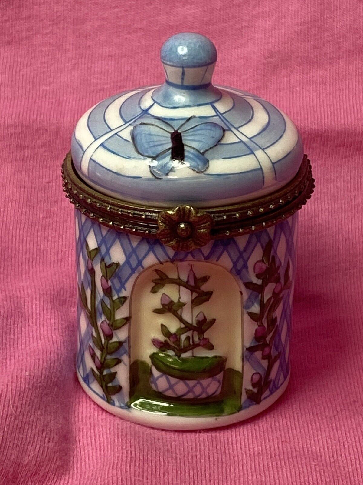 Beautiful Garden/Flower Themed Enamel Limoges Style Trinket Box