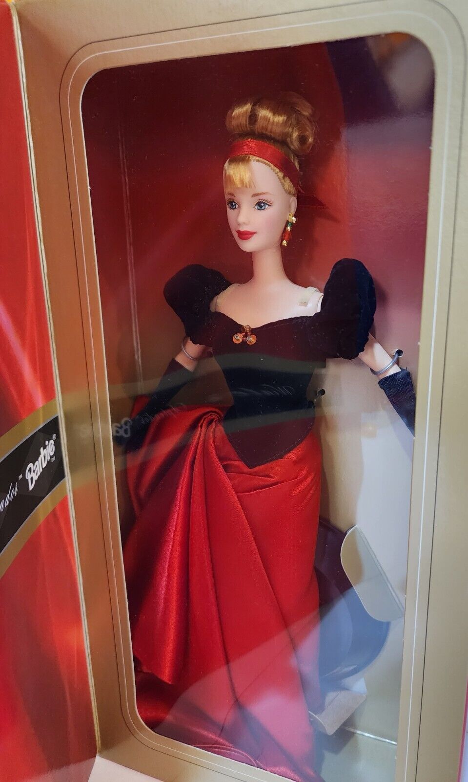 1998 Mattel Winter Splendor Barbie Doll #19357 Avon Exclusive Special Edition