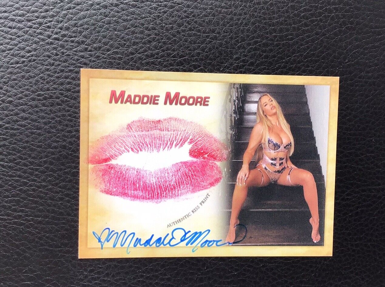 Instagram Influencer / Glamour Bikini Model Maddie Moore Autographed Kiss Card