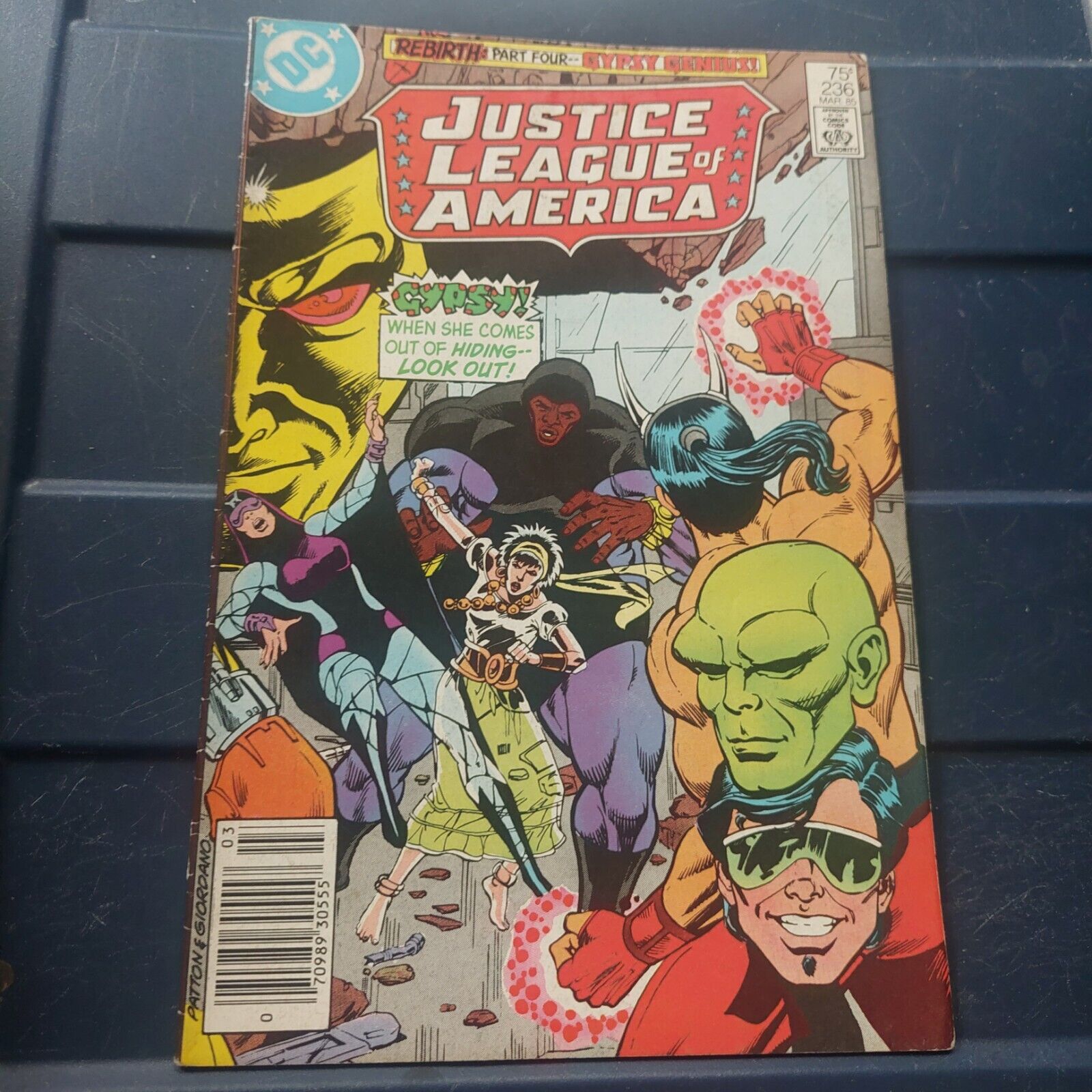 Justice League Of America #236 DC COMIC 1985 fn+ Martian Manhunter Gypsy Aquaman