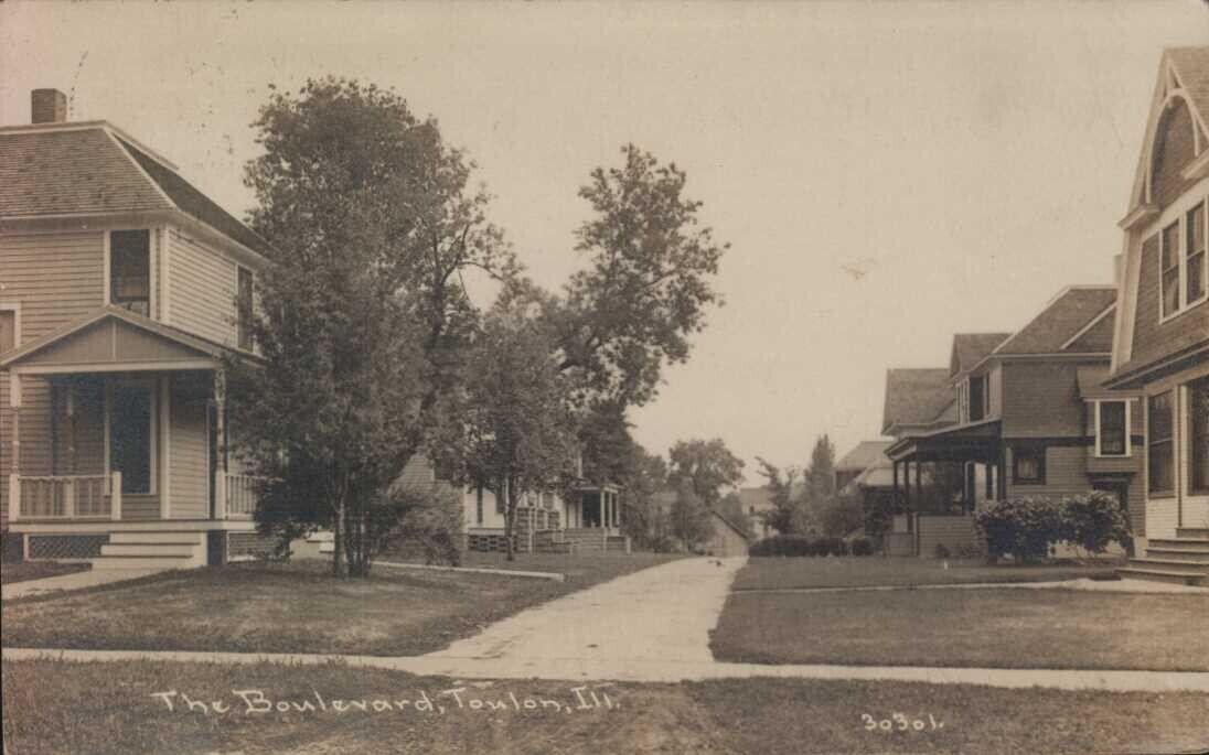 1914  TOULON IL    Boulevard Street Scene  REAL PHOTO postcard  RPPC