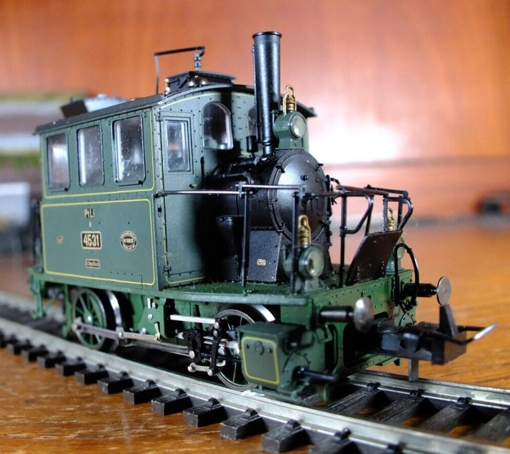 Trix 22410 HO Gauge Bavarian PtL 2/2 “glass box” steam locomotive in green