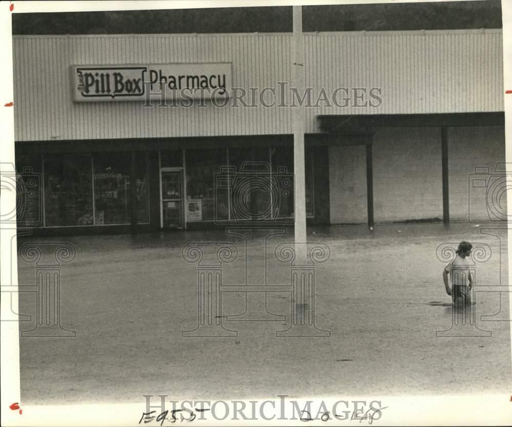 1979 Press Photo Flood at North Hills Shopping Center Parking Lot in Texas