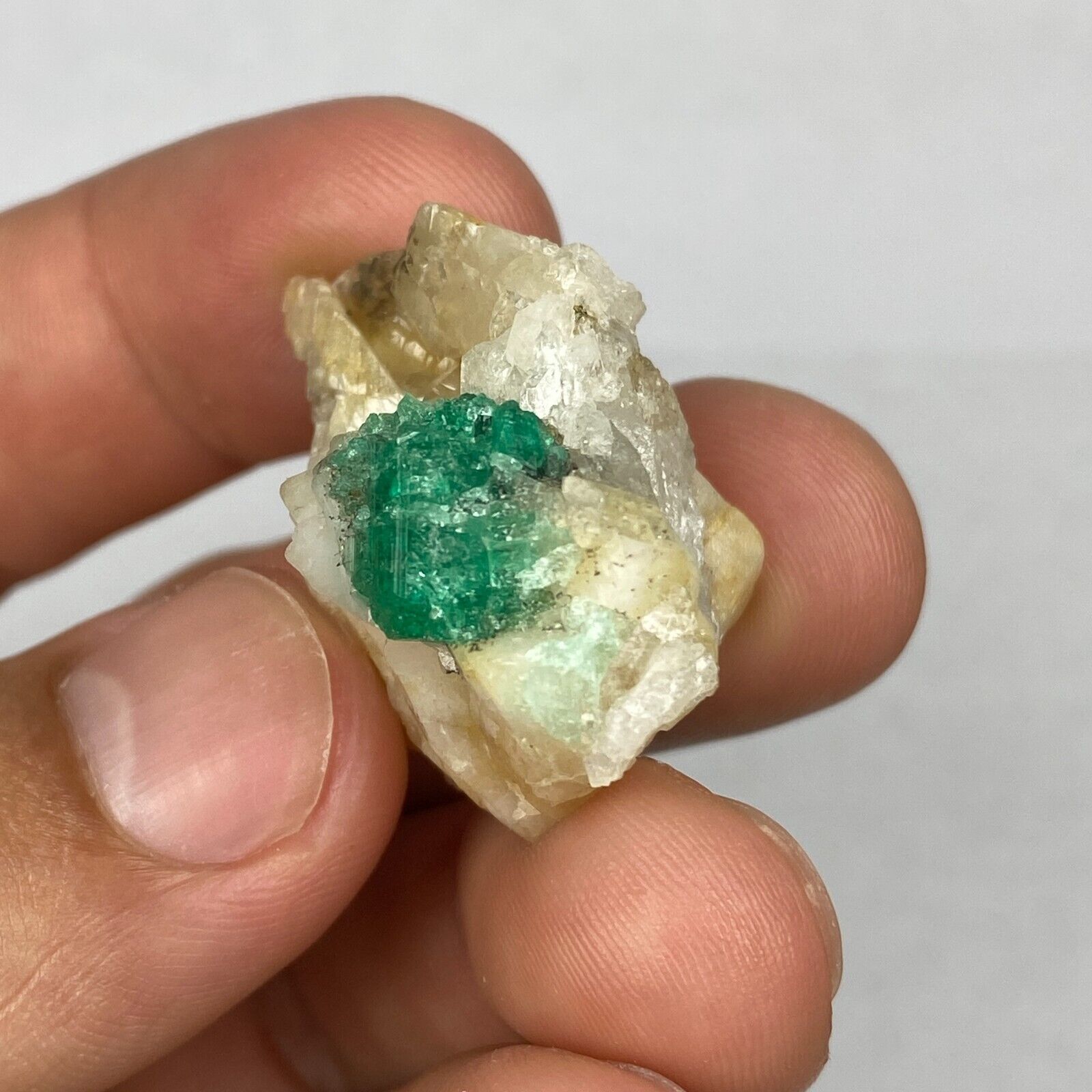 VERY CLEAR NATURAL EMERALD CRYSTAL ON MATRIX  FROM MUZO COLOMBIA 18.64 grams