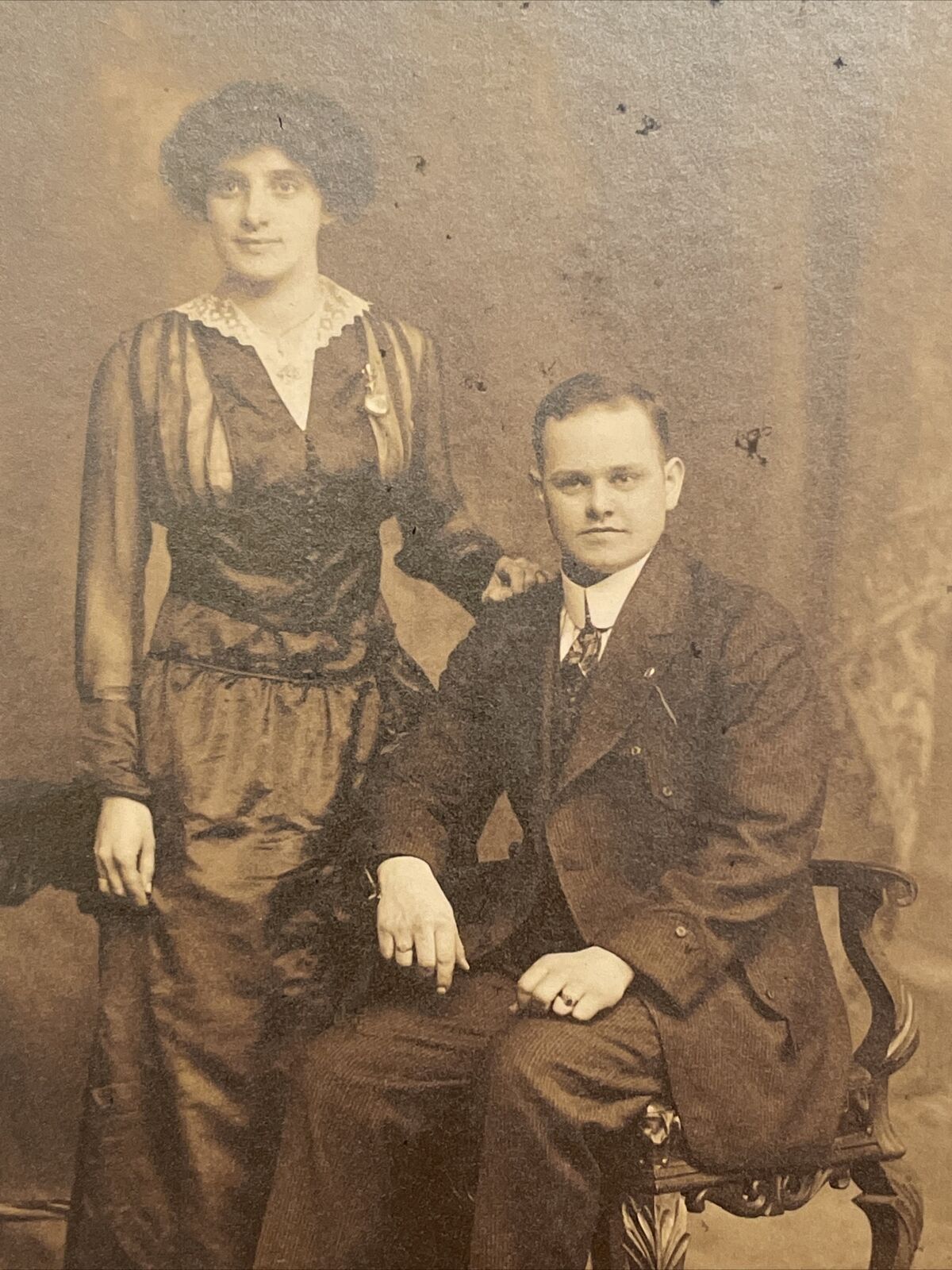 VINTAGE CABINET CARD BY THE STRUNK STUDIO - HANDSOME COUPLE - READING, PA. SEPIA