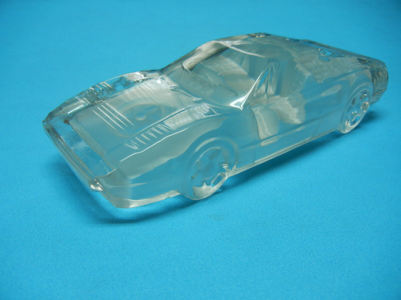 FERRARI 288 GTO AUTO PAPERWEIGHT GLASS LEAD CRYSTAL CAR ....(  )
