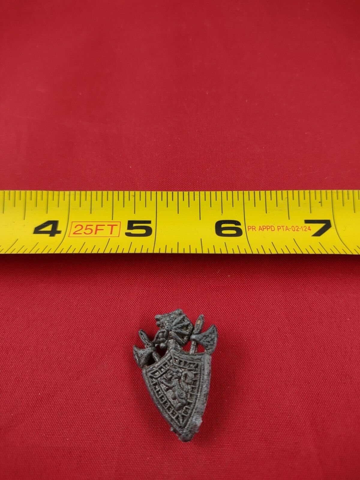 Vintage Crest Shield Pinback Pin Button Brooch *137-G1