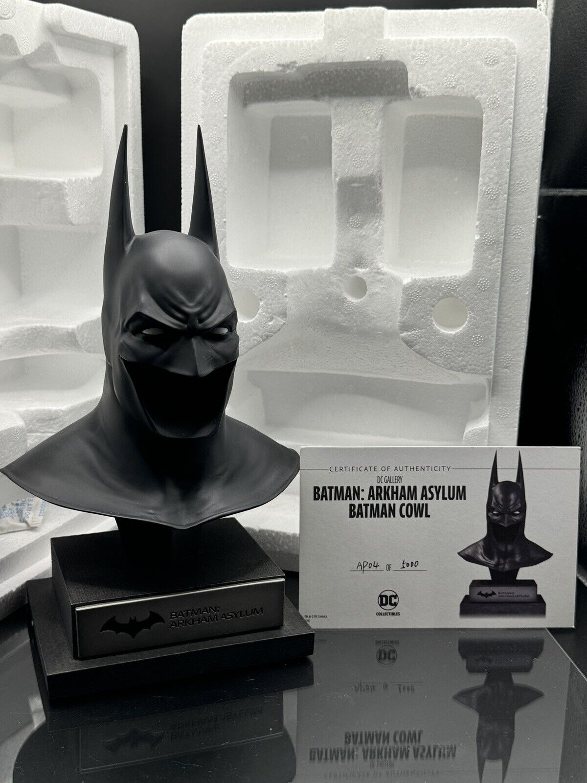 *Rare Batman Arkham Asylum Large DC Comics 1:2 scale Cowl Bust Statue