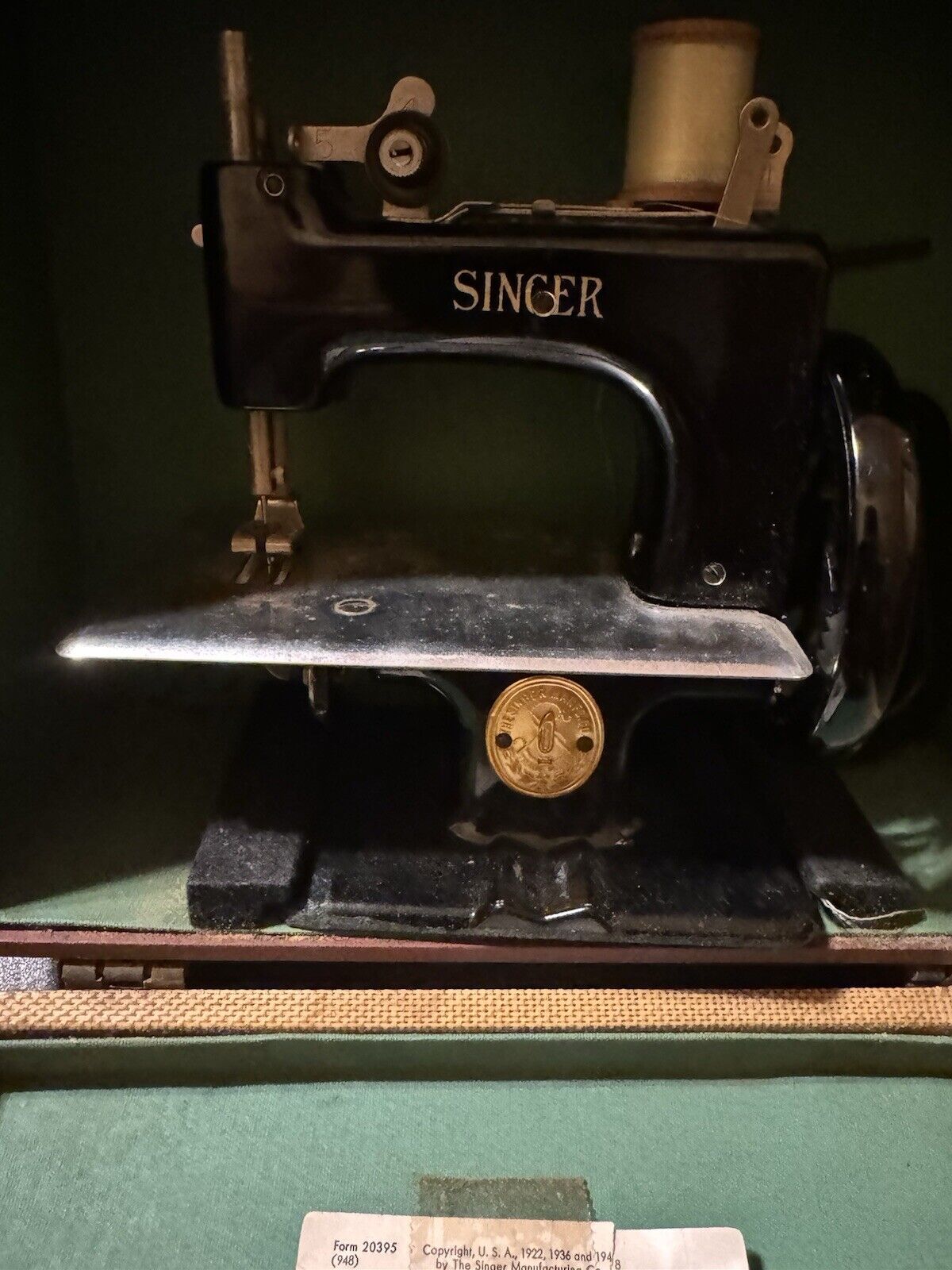 SINGER SEW HANDY Model 20-10 - With clamp, instructions, carrying case