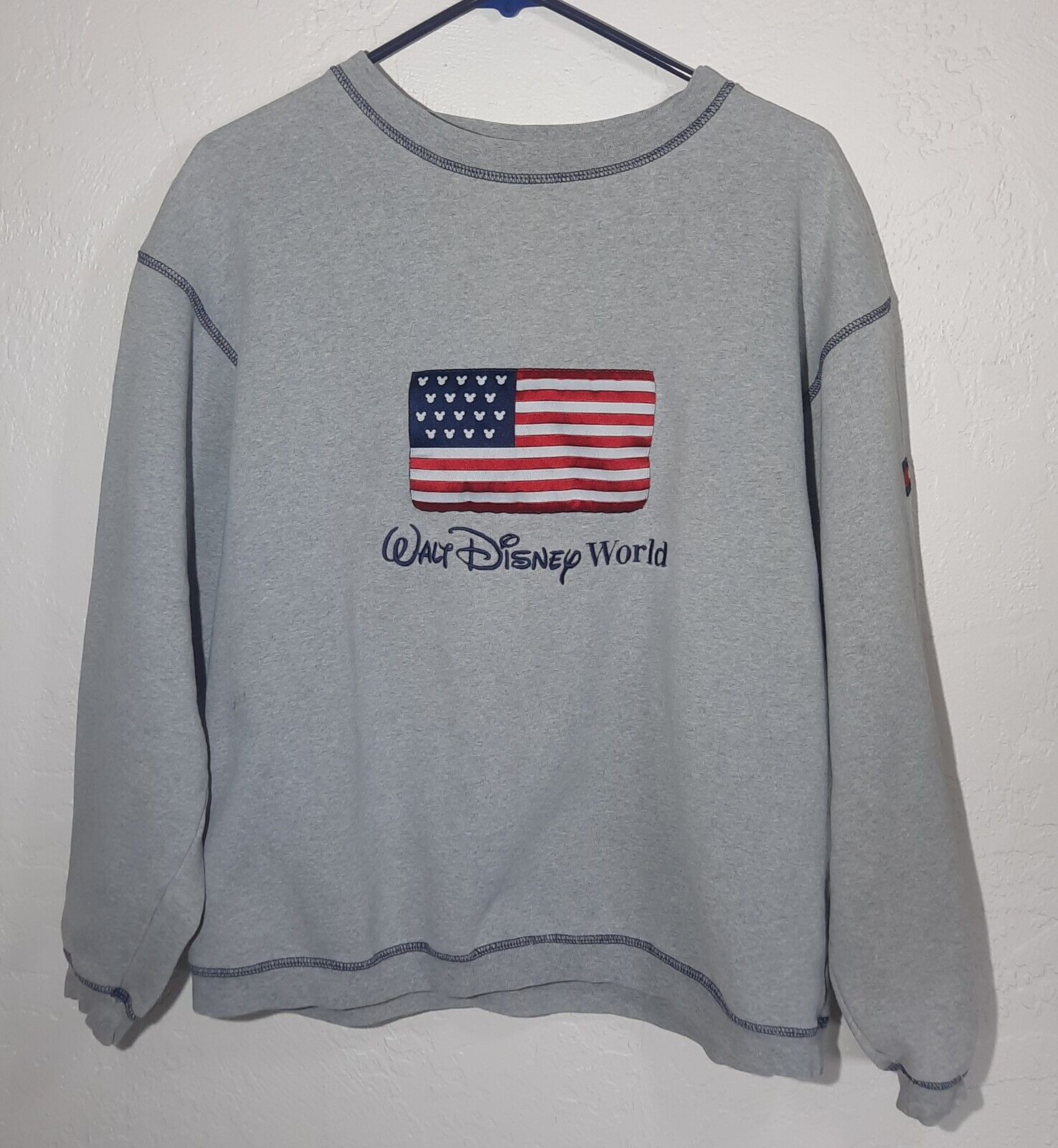 Vintage Walt Disney World Size Medium Gray Sweatshirt
