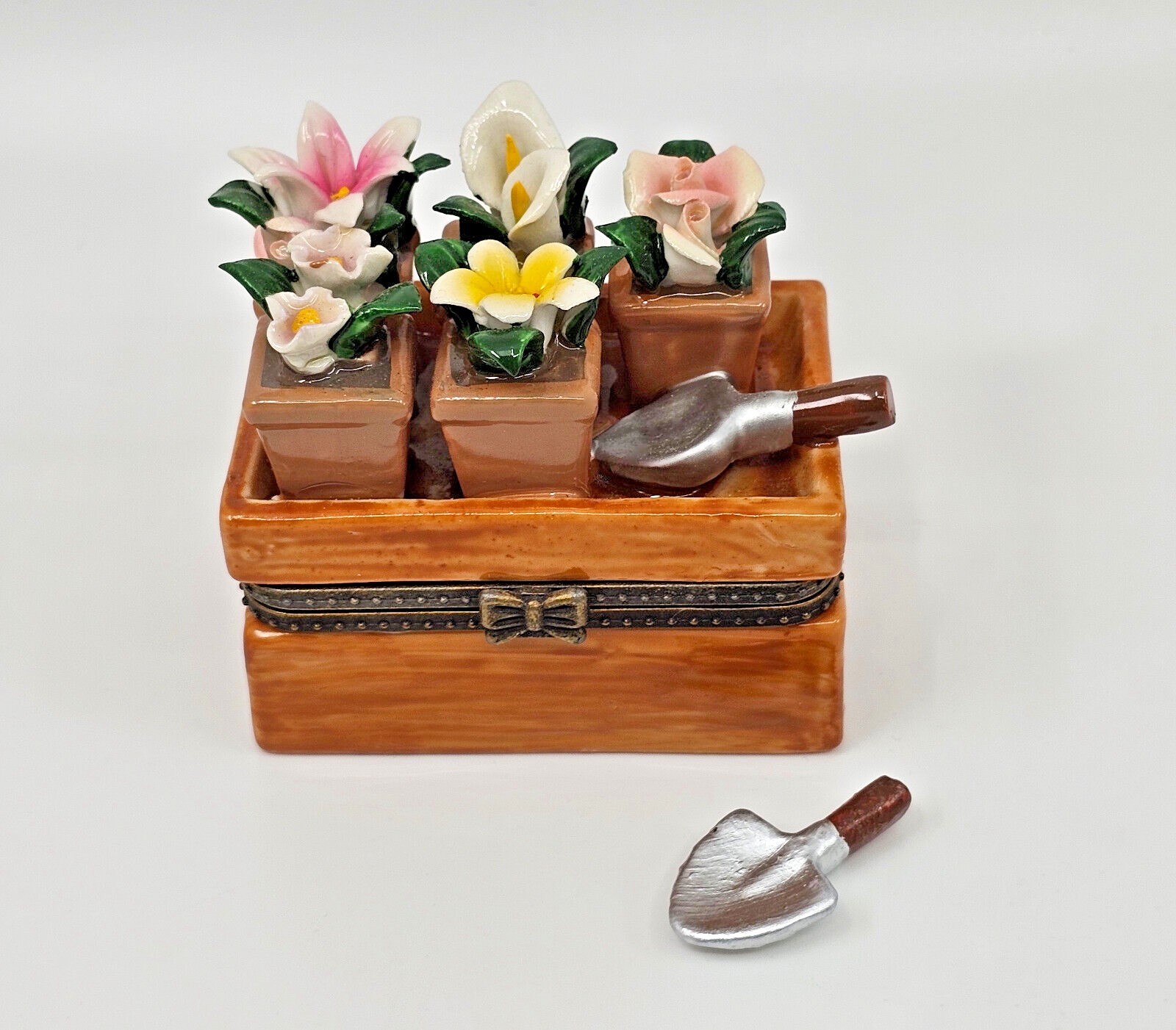 Vintage Gardener's Flower Pots Hinged Porcelain Trinket Box * READ DESCRIPTION
