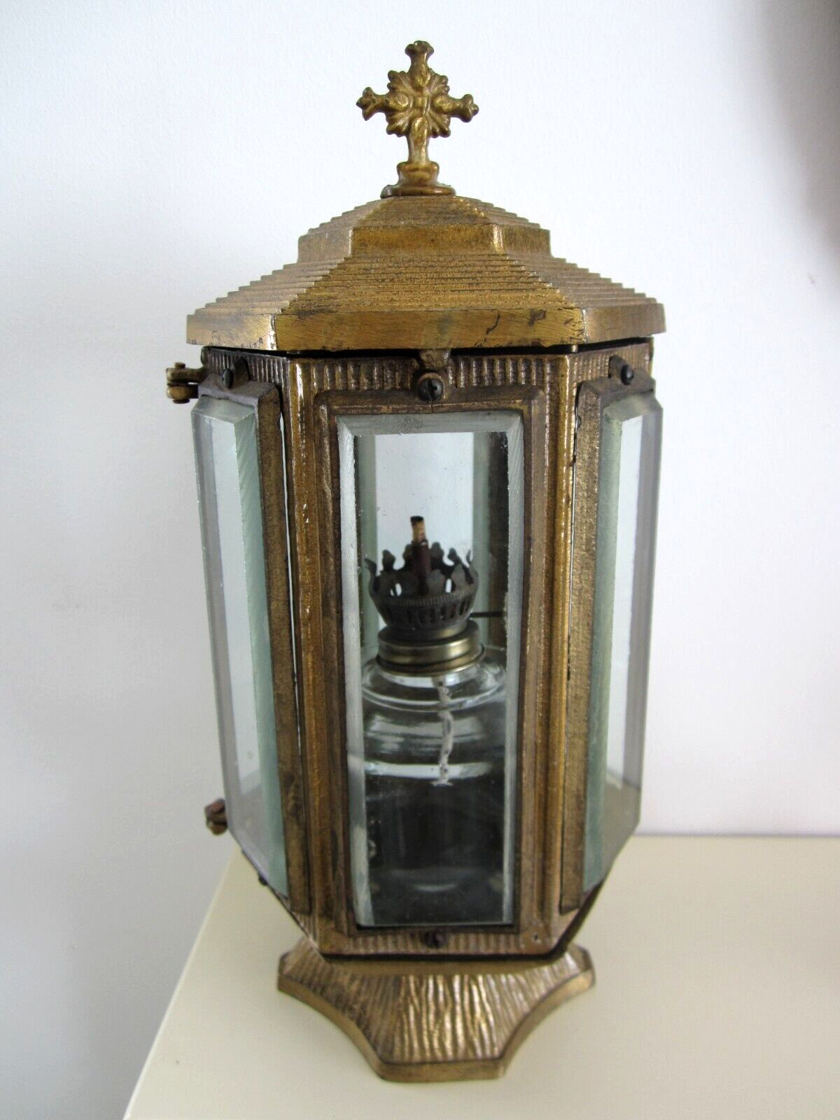UNUSUAL & RARE VICTORIAN ALTER/CHURCH OIL LAMP & CASKET