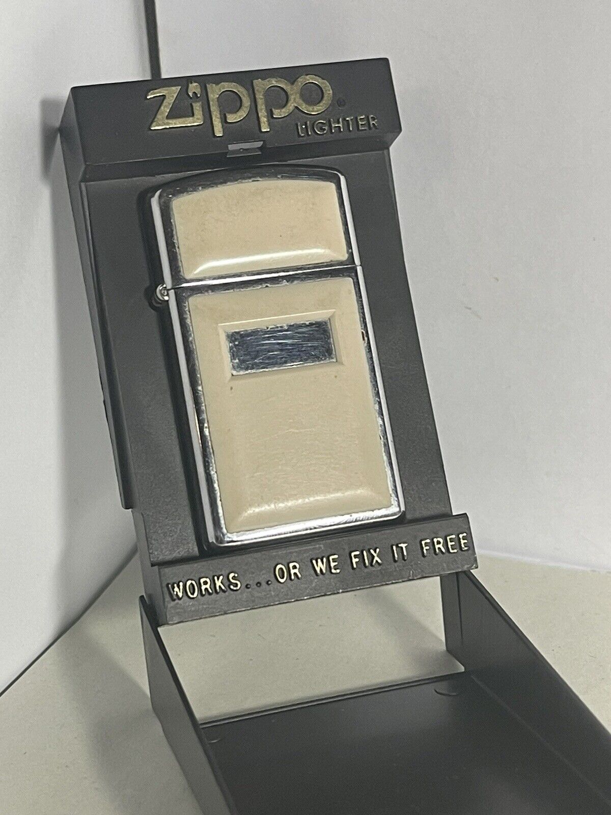 1980 Vinyl Zippo Cream White Fancy Zippo Lighter 1980 With Box & Papers