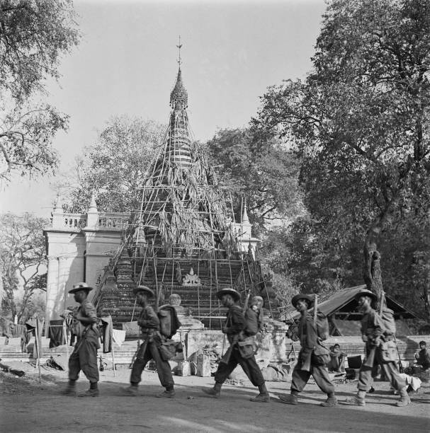 Battle For Mandalay In Burma 1945 Old Photo 1