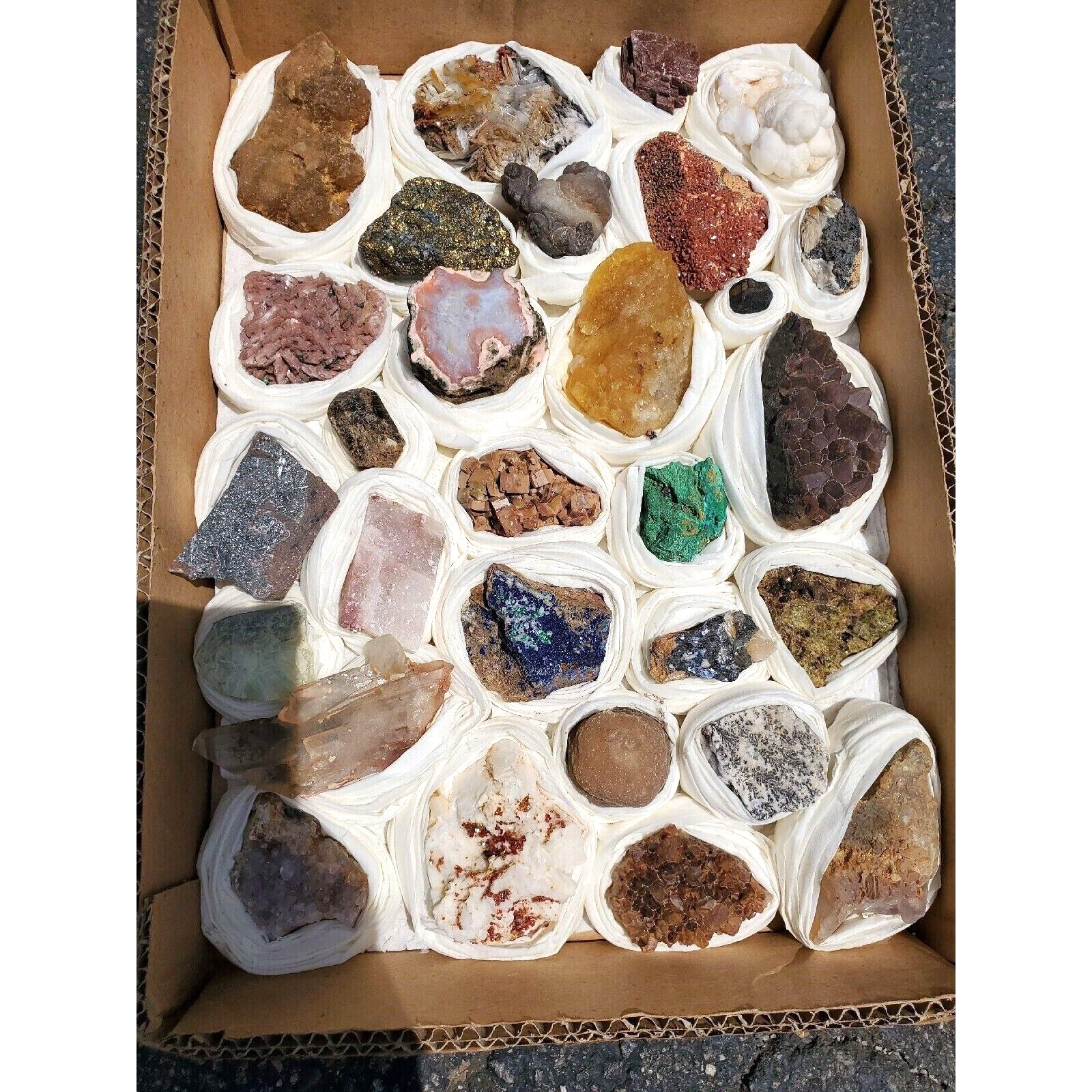 A mineral Flat of 29 specimens of high quality from Morrocco 4 Lb #37