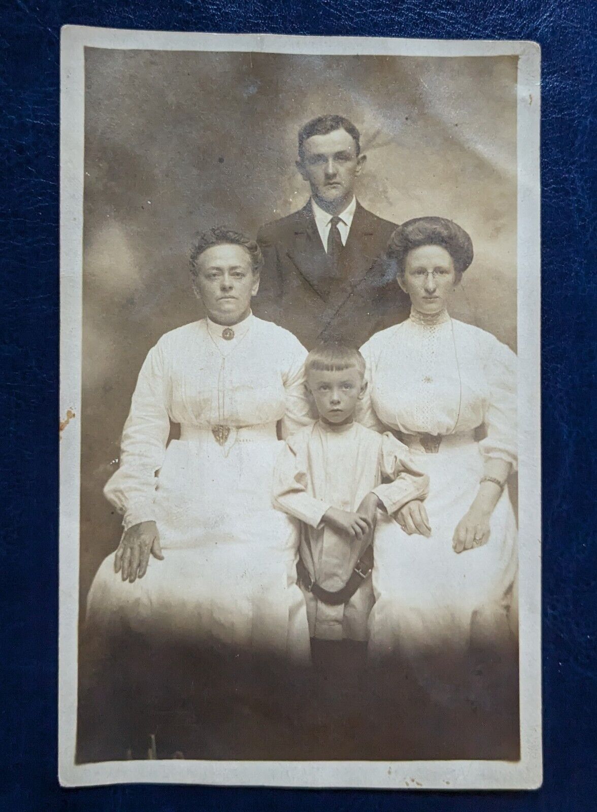 EARLY 1900\'s Vintage RPPC Real Photo Postcard One Man, Two Women And Child K22