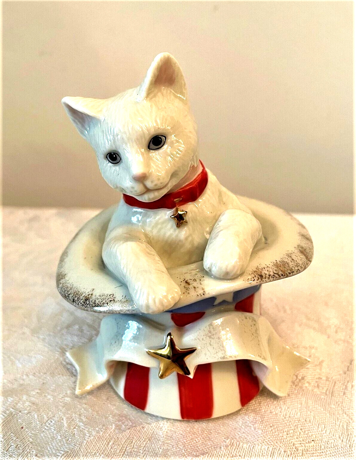 Lenox White Fourth of July Cat Sitting in Uncle Sam's Top Hat  EUC