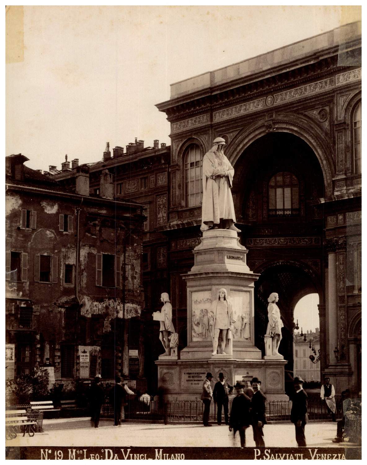 Italy, Milano Monumento a Leonardo da Vinci Magni Fece, P. Salviati Vintage pri