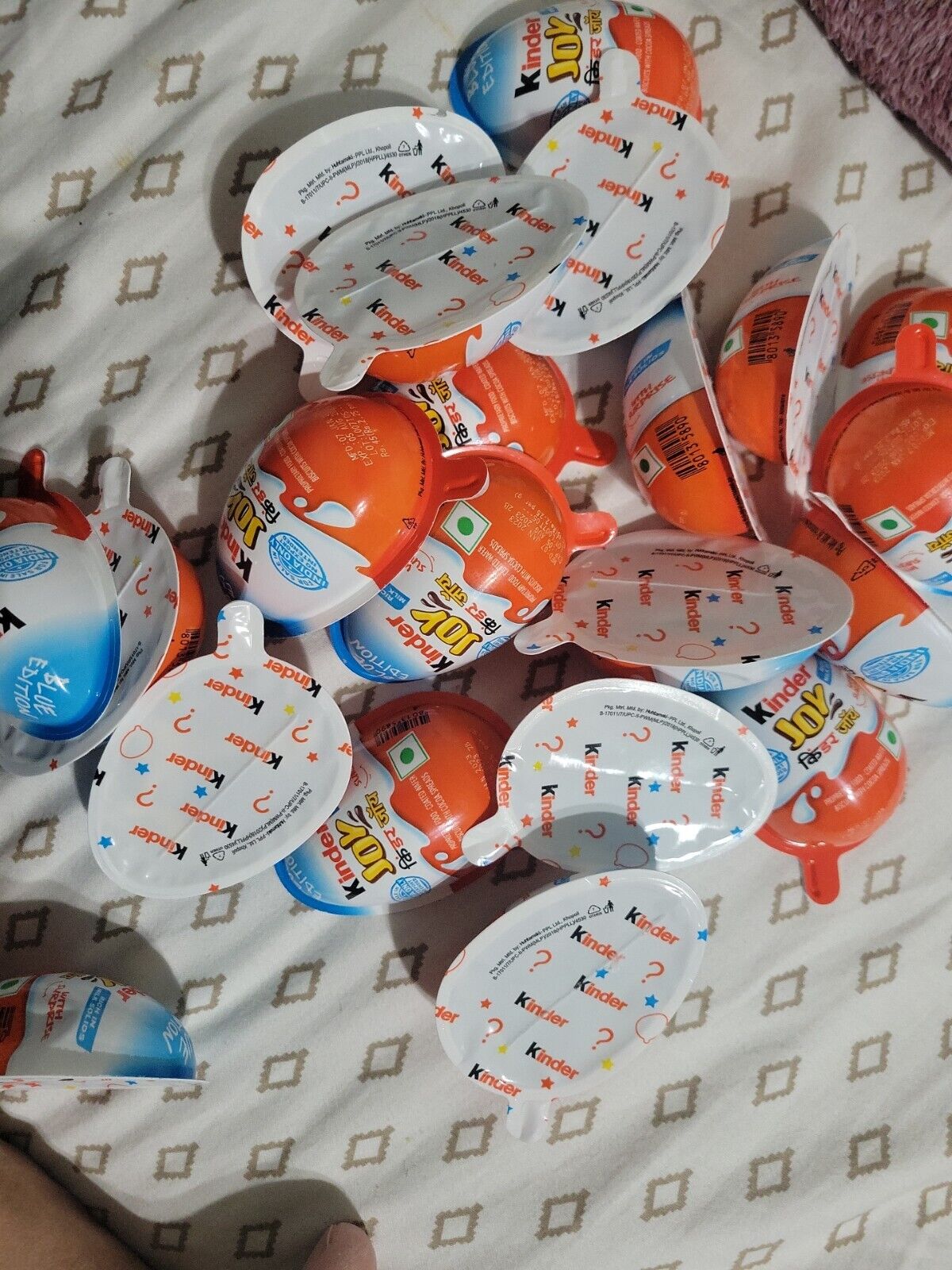 Kinder Joy Toy Halves 60 + 5 FREE unopened Suprise Toys only NO CHOCOLATE