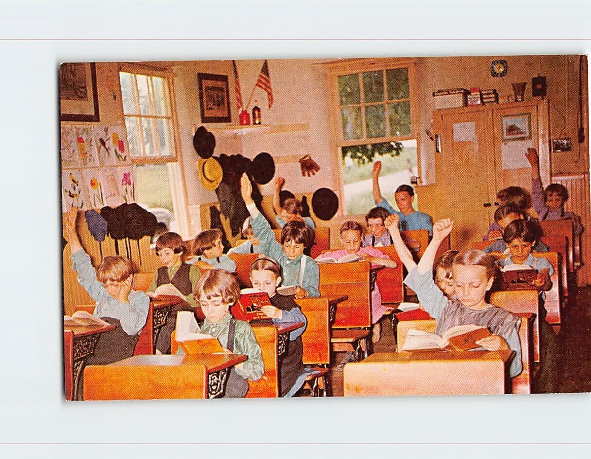 Postcard Amish Children at School Pennsylvania USA