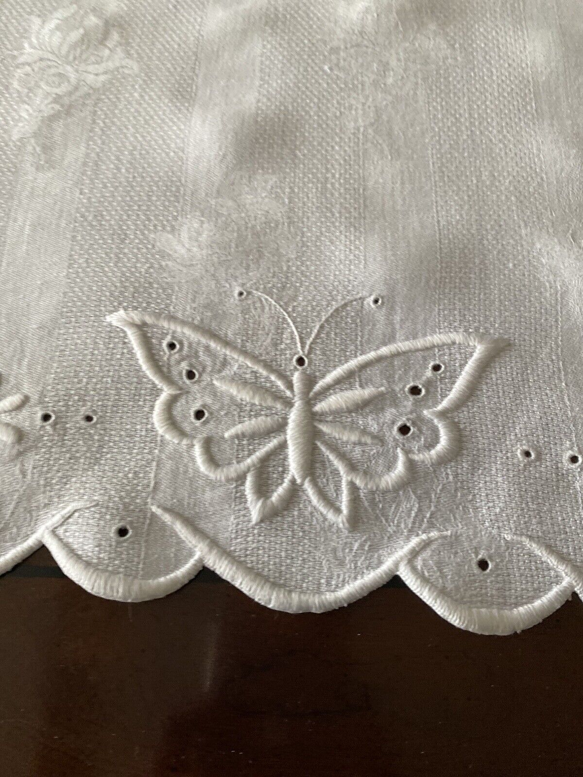 Vintage Large White Irish Linen Damask Show TOWEL ~ Embroidered 21 1/2\