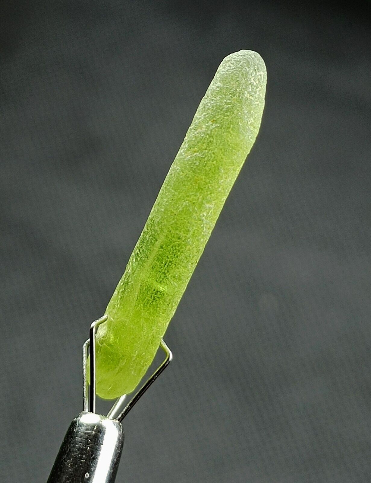 11 CT Natural Peridot Terminated Crystal with nice formation - Pakistan 