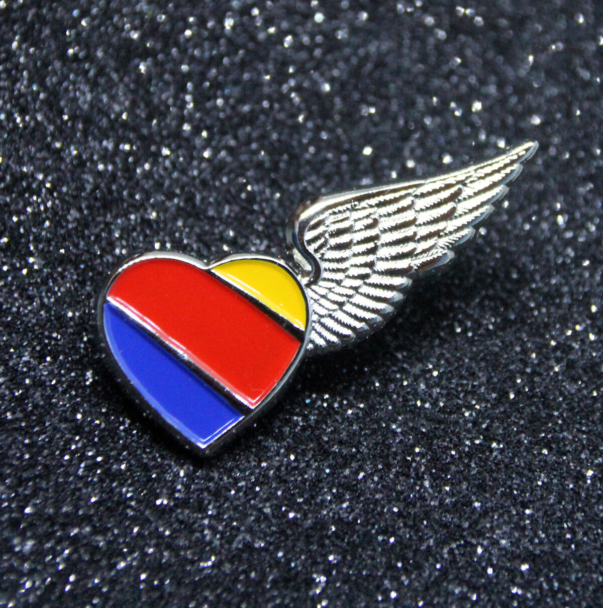 WING Pin SOUTHWEST AIRLINES Heart HALF - WINGS metal for Pilot Airline Crew