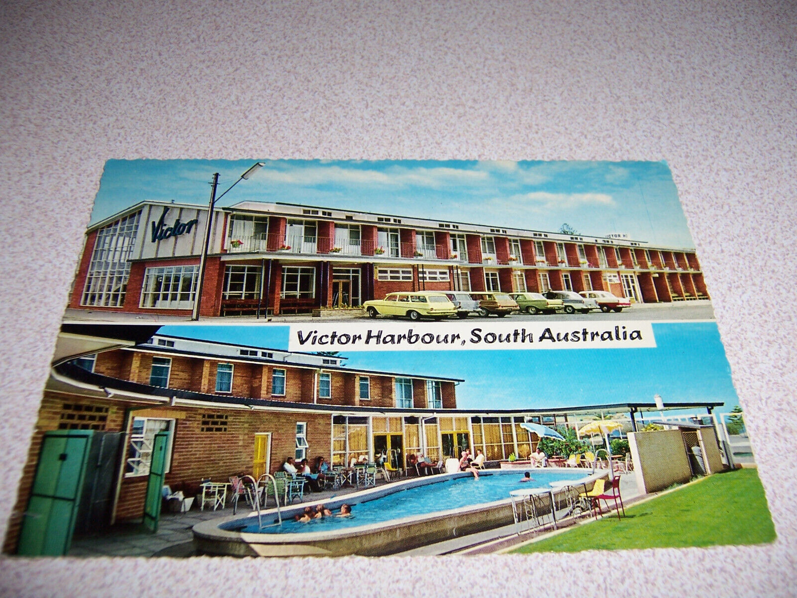 1960s HOTEL VICTOR & POOL, VICTOR HARBOUR, SOUTH AUSTRALIA VTG POSTCARD