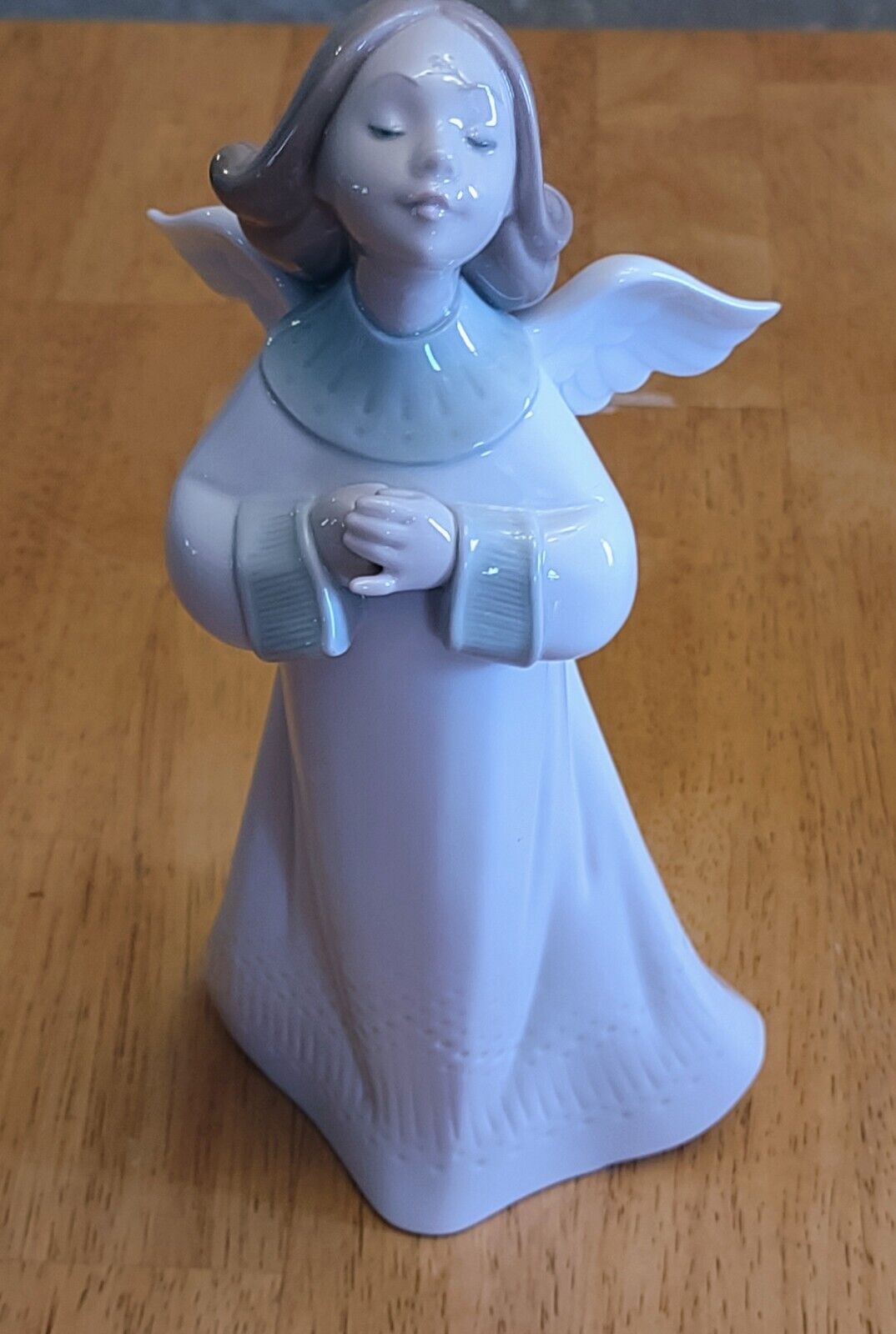 G.G. Santiago porcelain Angel of Song figurine 1998 Numbered