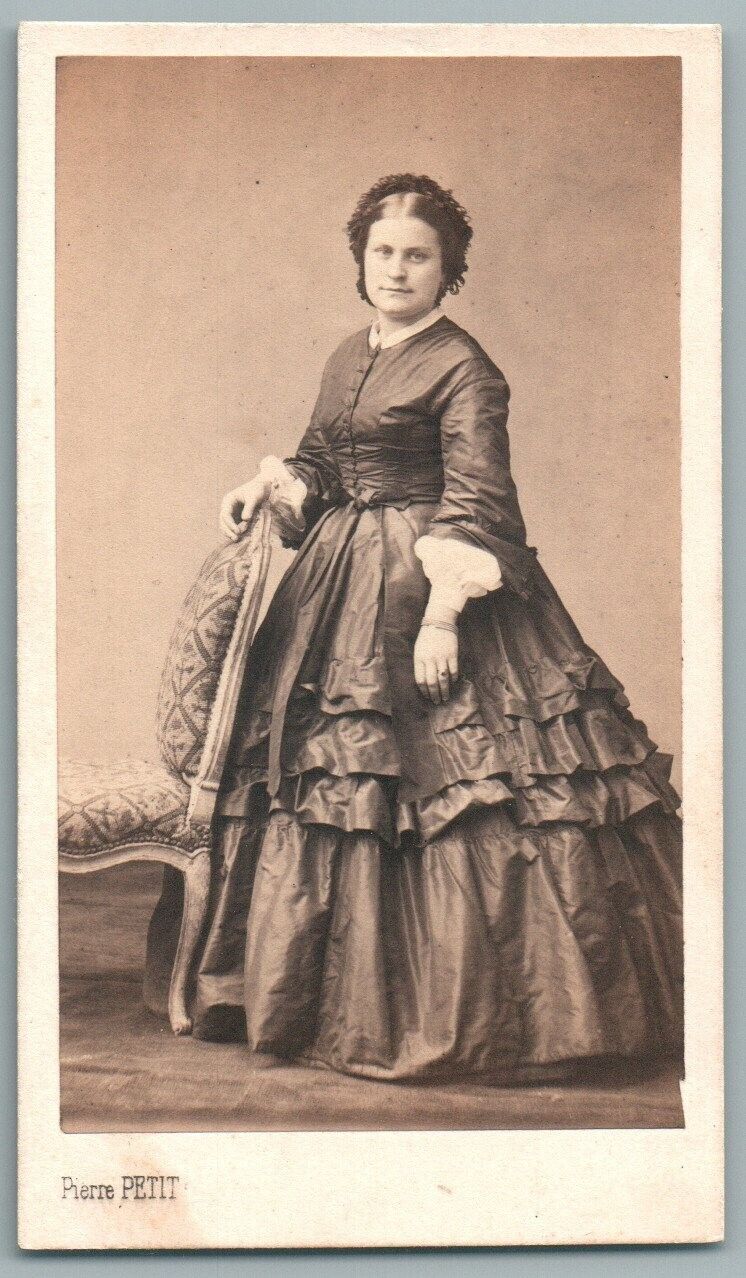 1860\'s CDV Woman Wearing a Ruffled Dress. Photo Pierre Petit Paris Mode 19th century