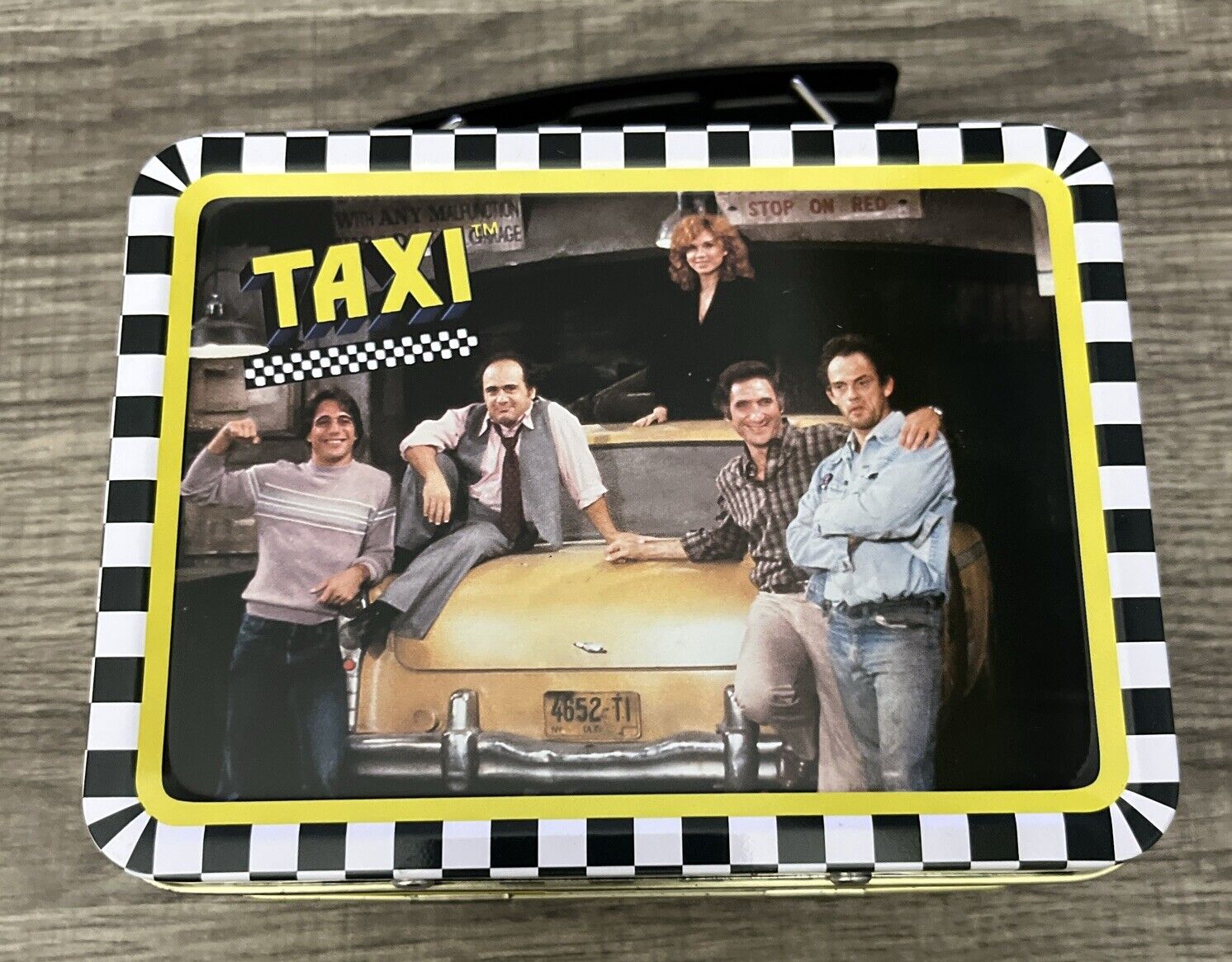 TAXI the TV show METAL TIN MINI LUNCH BOX with CAST PICTURES & GRAPHICS 1999