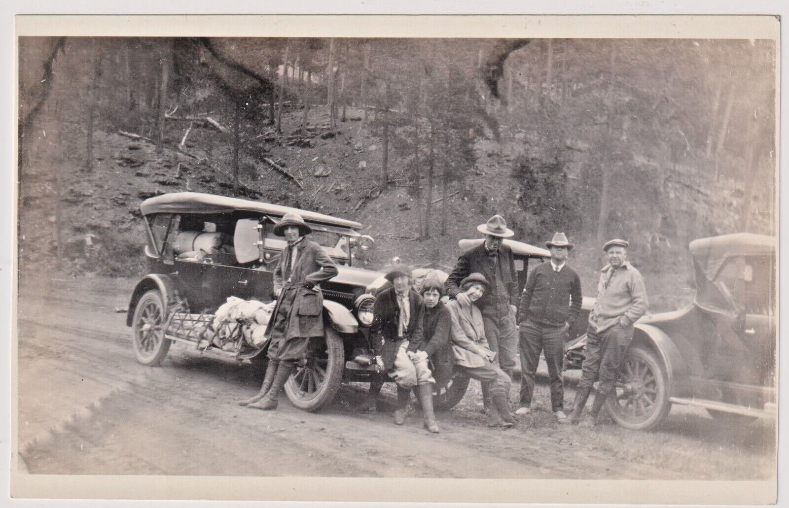 Old Photo c 1920\'s Group of 7 People Traveling in 3 Autos Cars Heavily Packed